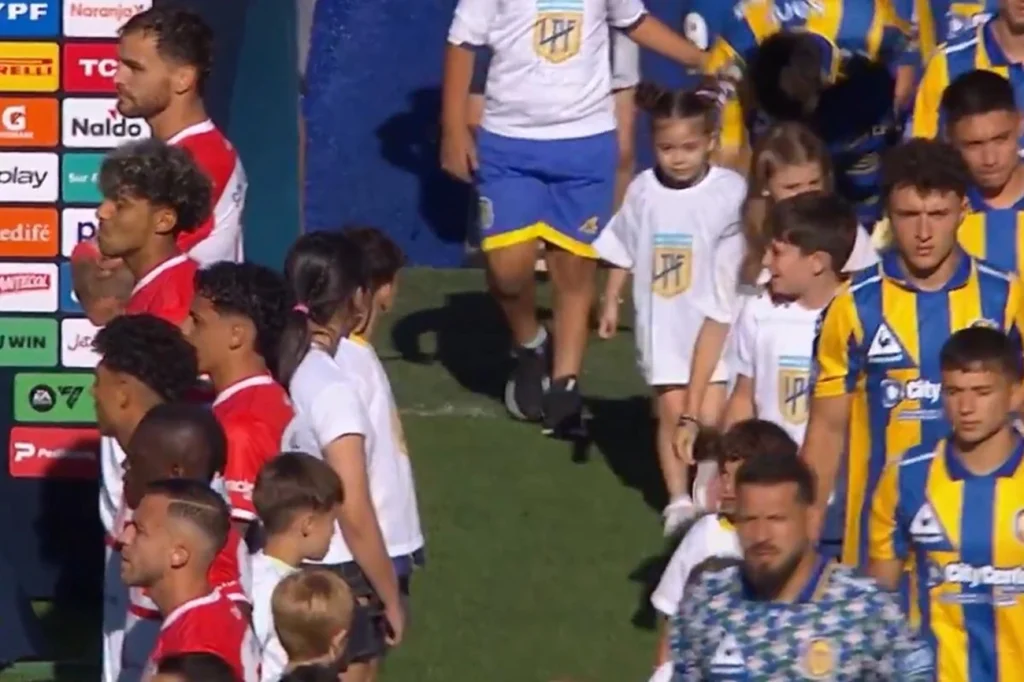 AFA pune Estudiantes após jogadores darem as costas ao Rosário Central AFA pune Estudiantes após jogadores darem as costas ao Rosário Central