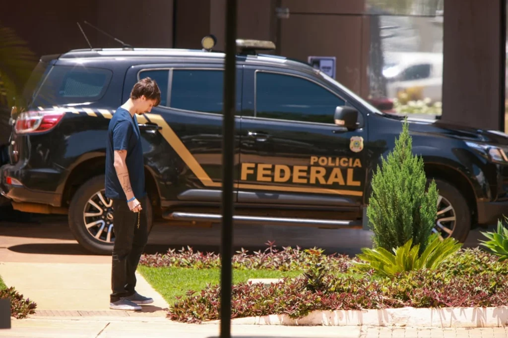 “Está muito mal”, diz Jair Renan após visitar Bolsonaro na prisão