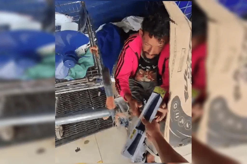 Jovem viraliza ao distribuir facas a moradores de rua e é investigado.Vejavídeo Jovem viraliza ao distribuir facas a moradores de rua e é investigado.Vejavídeo