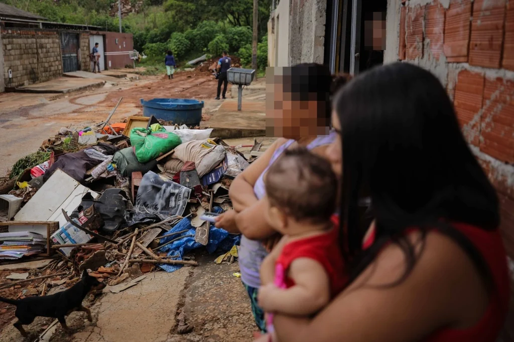 Moradores que perderam tudo no Entorno desabafam: “Água não espera”