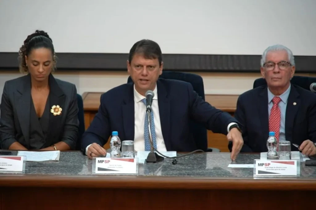 Tarcísio fala em “operação histórica” contra Refit: “Fraudam R$ 350 milhões por mês” Tarcísio fala em “operação histórica” contra Refit: “Fraudam R$ 350 milhões por mês”