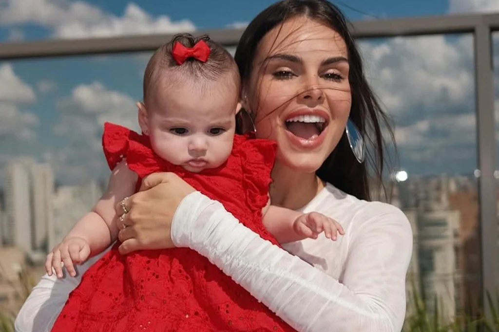 Amanda Kimberlly mostra dedo de filha com Neymar após acidente grave Amanda Kimberlly mostra dedo de filha com Neymar após acidente grave