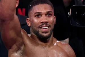 Anthony Joshua sofre acidente de carro com 2 mortes na Nigéria agora