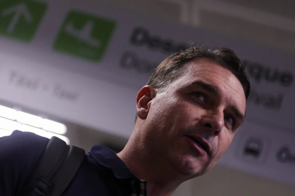 Datafolha: apenas 8% acham que Bolsonaro deveria apoiar Flávio em 2026