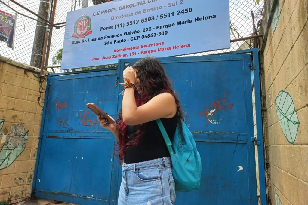 Em 8 meses, ocorrências por uso de celular caem 75% em escolas de SP Em 8 meses, ocorrências por uso de celular caem 75% em escolas de SP