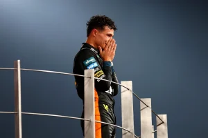 F1: Lando Norris comemora título com festa em Abu Dhabi. Assista