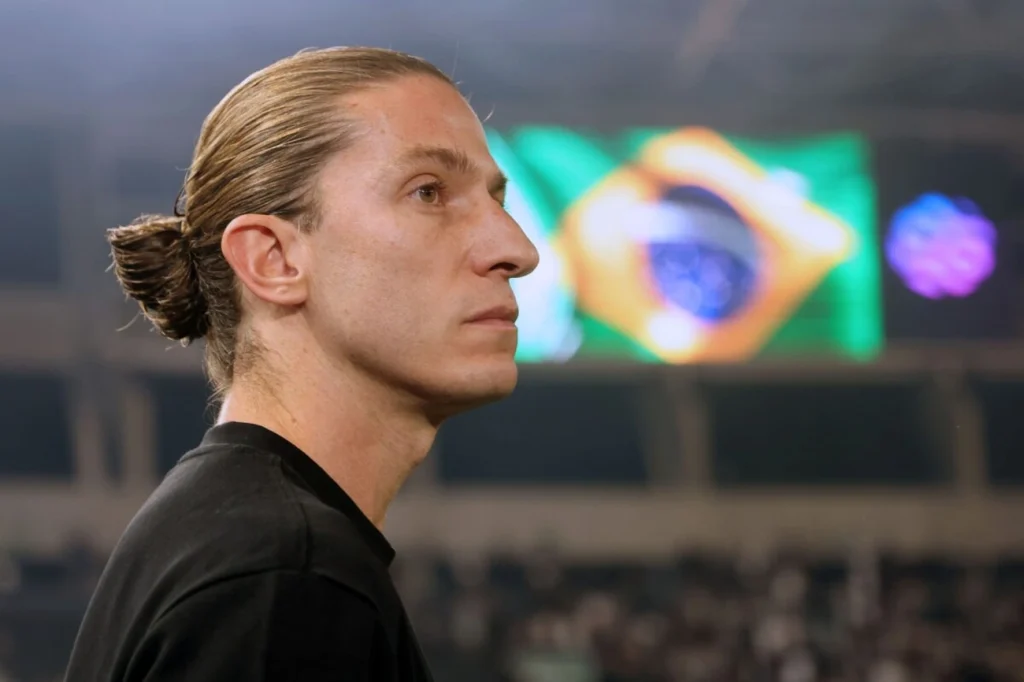 Filipe Luís vira recordista de títulos no Brasil em uma temporada Filipe Luís vira recordista de títulos no Brasil em uma temporada