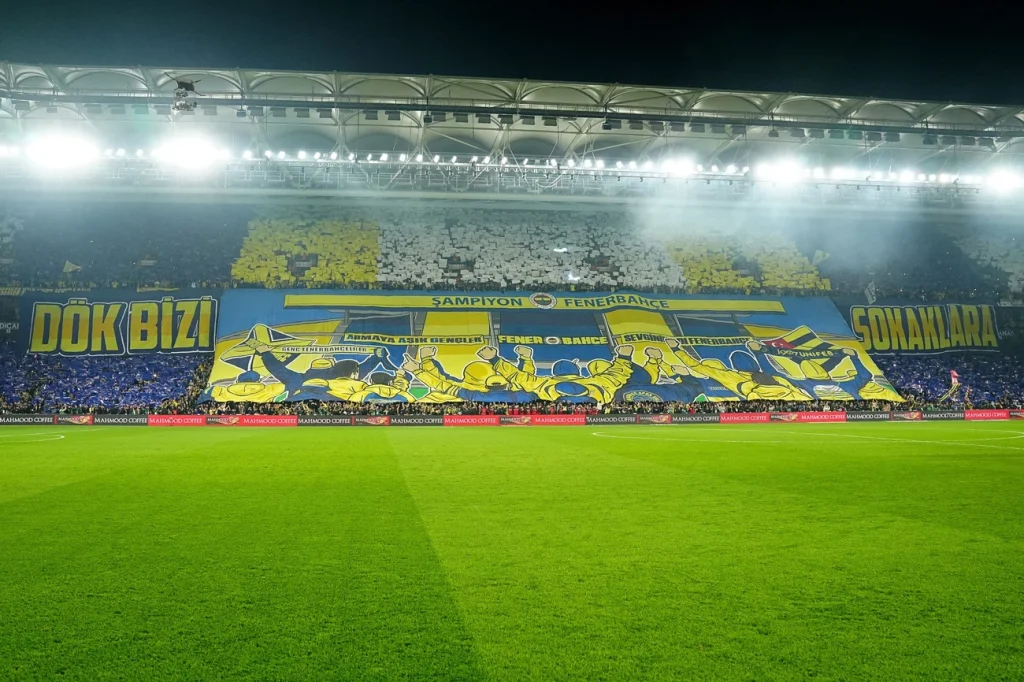 Justiça turca ordena prisão de jogadores de Galatasaray e Fenerbahçe Justiça turca ordena prisão de jogadores de Galatasaray e Fenerbahçe