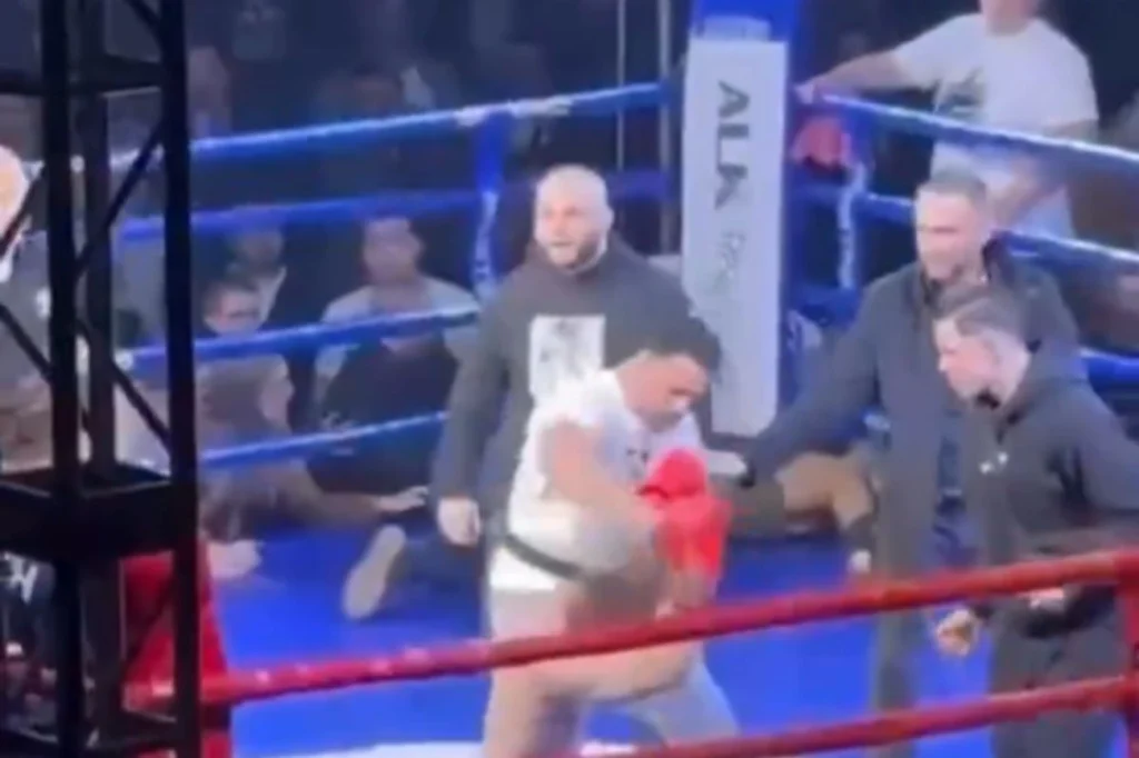 Kickboxer grego vence luta na Sérvia mas evento termina em pancadania geral hoje Kickboxer grego vence luta na Sérvia mas evento termina em pancadania geral hoje