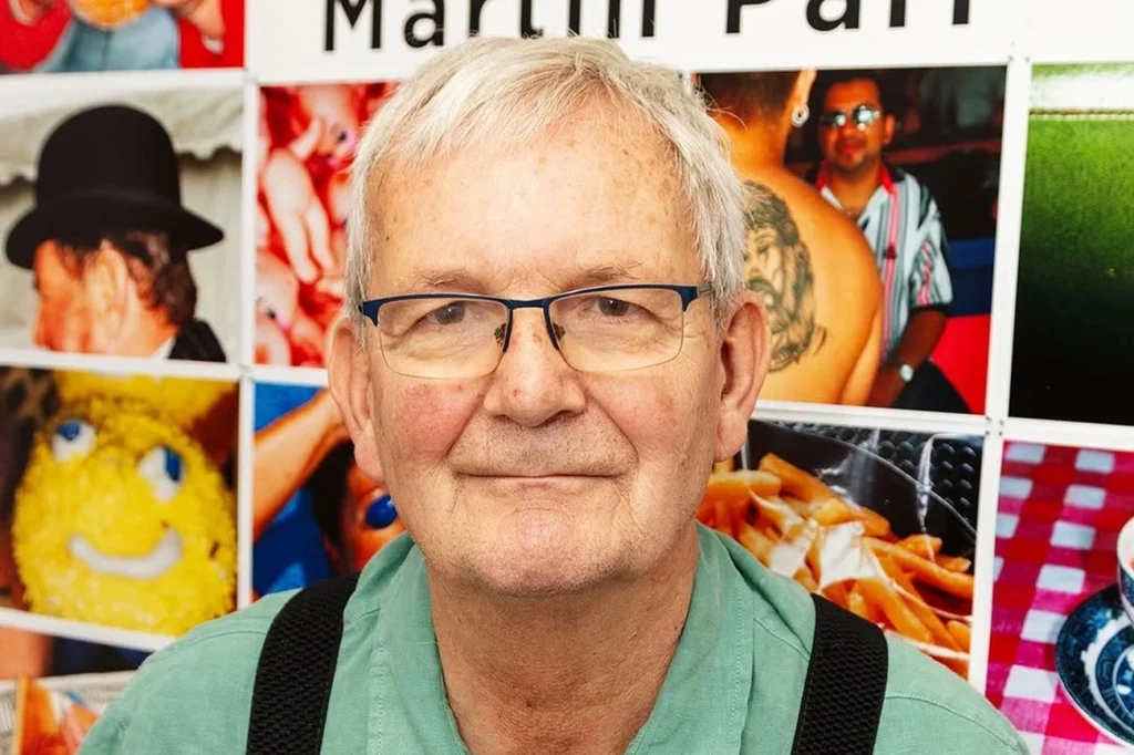 Morre Martin Parr, referência da fotografia britânica, aos 73 anos
