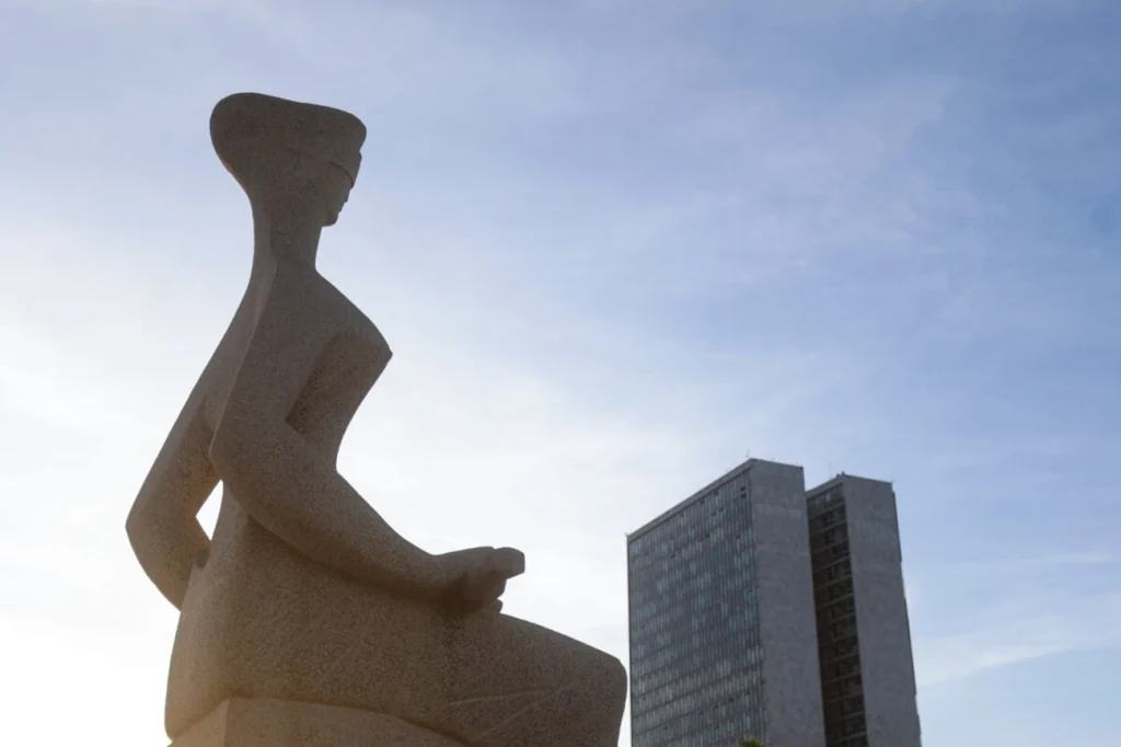 Novo conflito das elites (por Antônio Carlos de Medeiros)