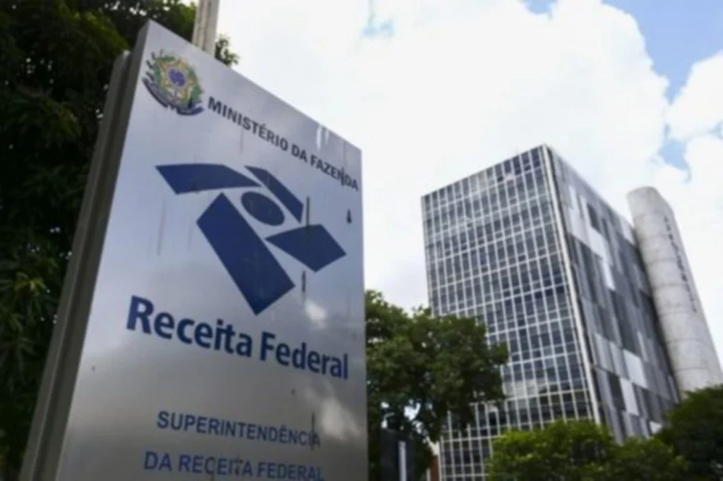 Receita Federal esclarece hoje imposto sobre Pix não existe