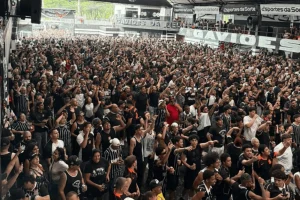 Corintianos lotam sede da Gaviões da Fiel hoje antes da final da Copa do Brasil