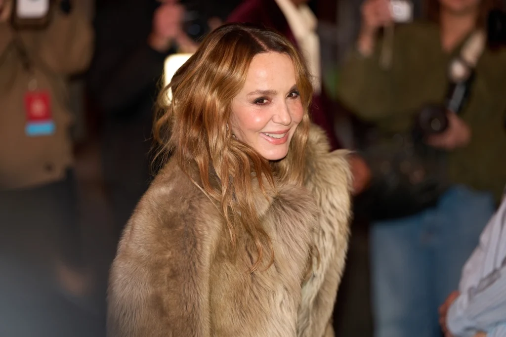 Sylvie Grateau, de Emily em Paris, redefine sexo e relacionamentos hoje Sylvie Grateau, de Emily em Paris, redefine sexo e relacionamentos hoje