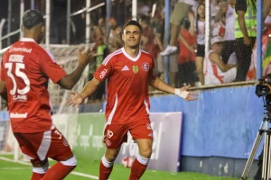 Internacional goleia 4 x 0 e restauro liderança no Campeonato Gaúcho