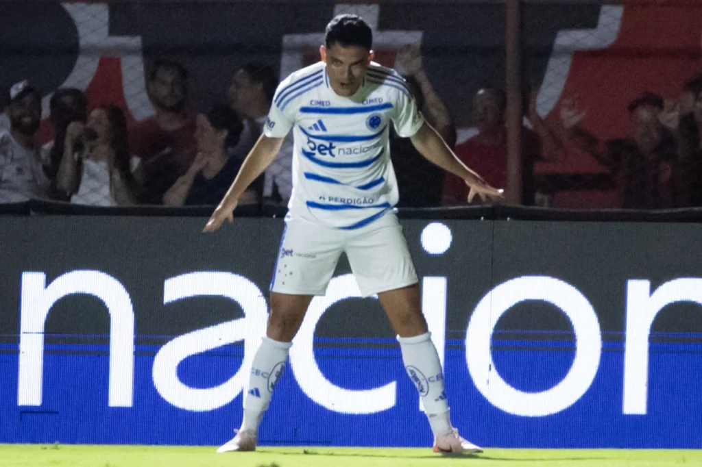 Cruzeiro vence o Pouso Alegre na semifinal do Mineiro e garante vantagem para a volta