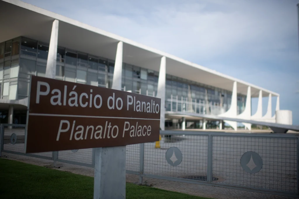 Lula, vete o penduricalho que legaliza regalias para altos servidores antes de 24 de fevereiro Lula, vete o penduricalho que legaliza regalias para altos servidores antes de 24 de fevereiro