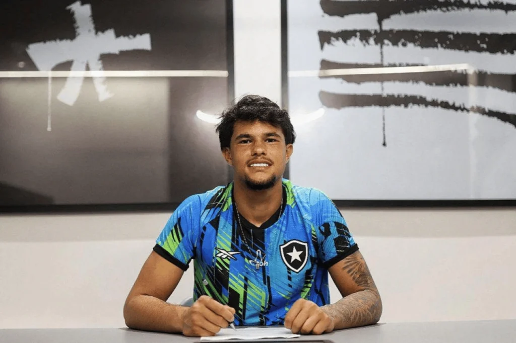 Bruninho filho de Bruno assina contrato profissional com Botafogo agora