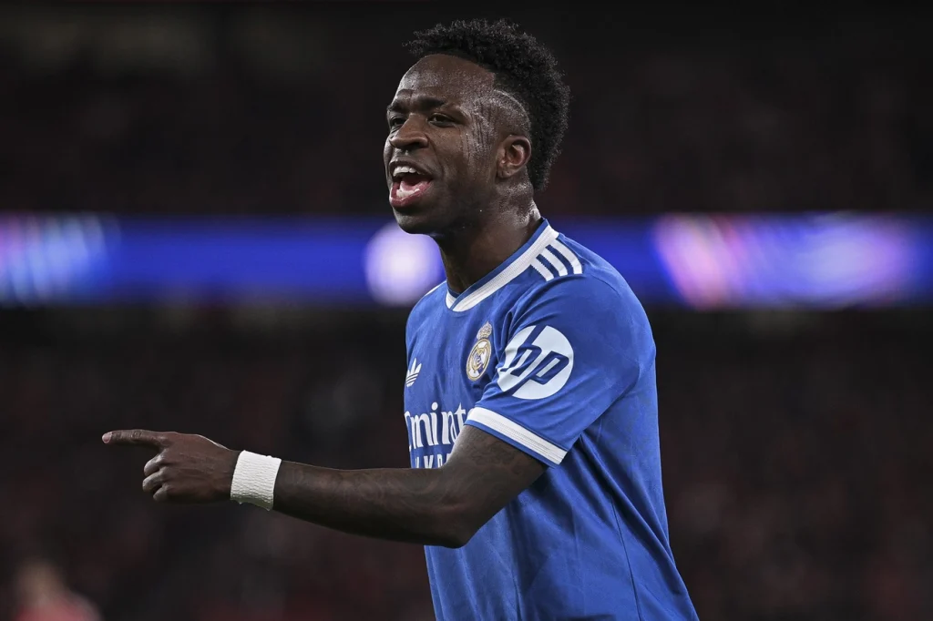 Vini Jr brilha no Real Madrid e responde racismo com gol na Champions hoje