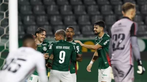 Palmeiras goleia Vitória 5x1 e lidera o Brasileirão agora