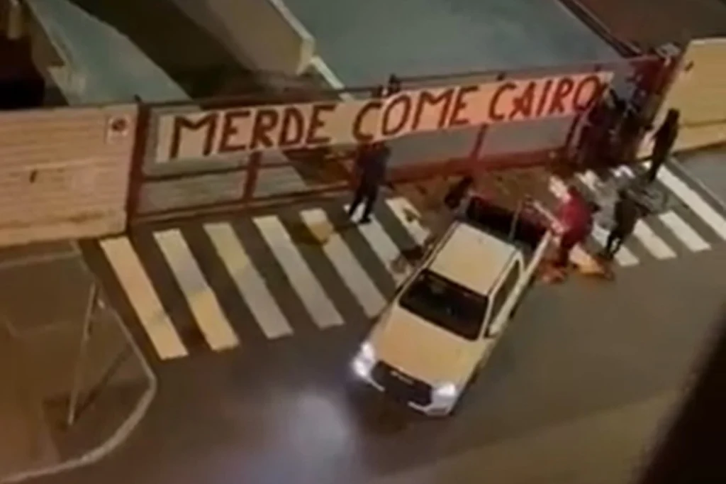 Torcida do Torino protesta com fezes em frente ao CT hoje após derrota